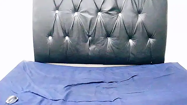 Iris-Pinky online show from November 23, 6:19 pm