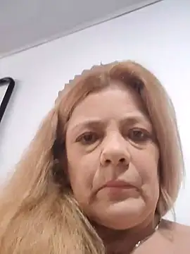 Casandra Cruz online show from October 4, 1:31 pm