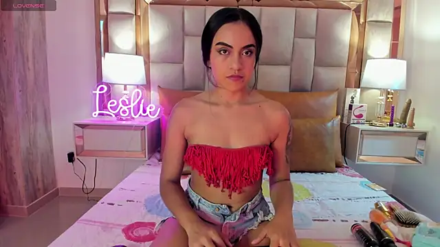 Leslie Bussh  online show from October 26, 12:22 pm