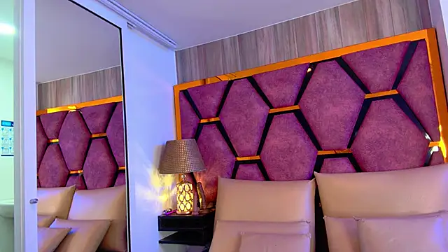 Leslie Bussh  online show from February 11, 12:32 pm