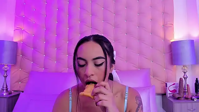 Leslie Bussh  online show from March 7, 11:51 am