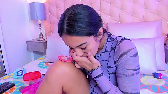 Leslie Bussh  online show from March 27, 12:05 pm