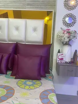 Leslie Bussh  online show from April 19, 4:50 pm