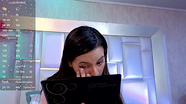 Lunabellee  online show from February 16, 8:05 pm