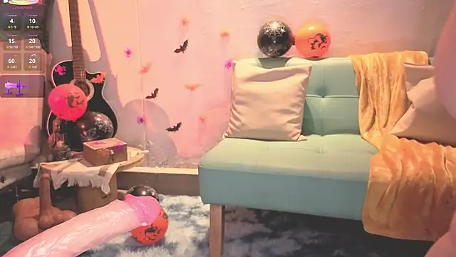 ashlynnlowe  online show from October 9, 8:29 pm