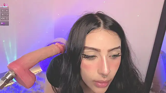 ashlynnlowe  online show from November 15, 7:43 pm