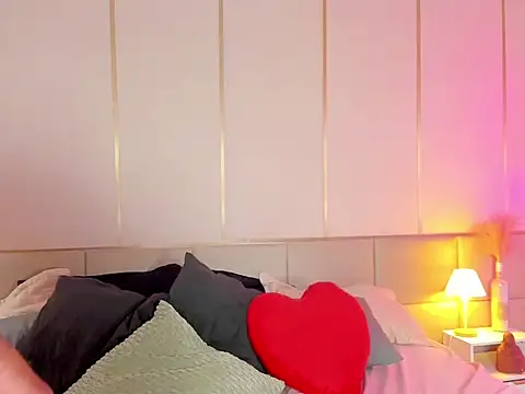 Snapshot of SoHighAngel chatting on February 20, 6:26 am SoHighAngel online show from February 20, 6:26 am