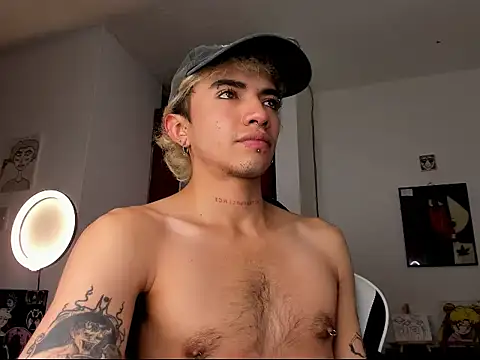 Snapshot of guynextdo0r chatting on October 11, 9:35 pm guynextdo0r online show from October 11, 9:35 pm