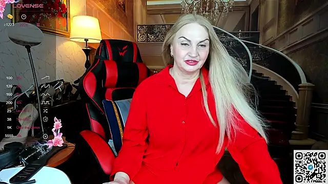 Snapshot of Nina_Devillle chatting on June 8, 11:27 pm Nina Devillle online show from June 8, 11:27 pm