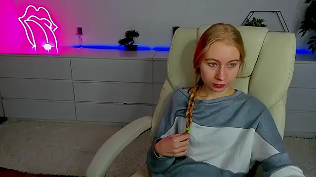 Alina Blonde online show from September 26, 5:33 am