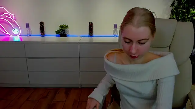 Alina Blonde online show from November 2, 6:38 am