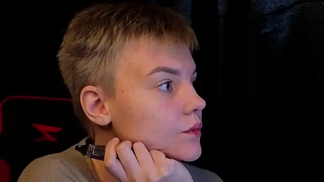 KrisNeal online show from October 22, 9:09 am