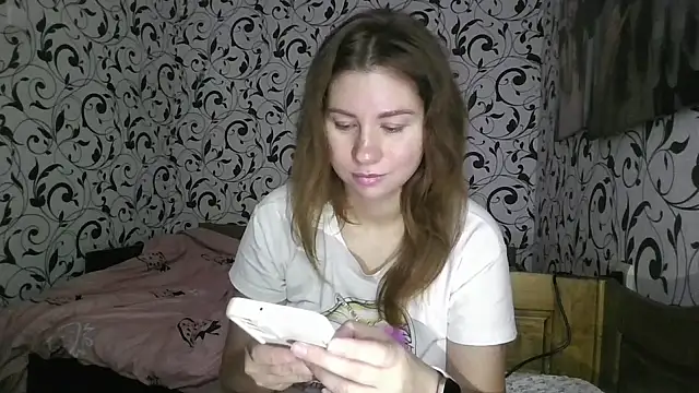 Snapshot of YourEmilie chatting on September 19, 9:15 pm YourEmilie online show from September 19, 9:15 pm