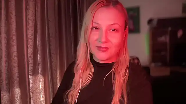 Snapshot of BikiHellena chatting on November 12, 9:42 am BikiHellena online show from November 12, 9:42 am