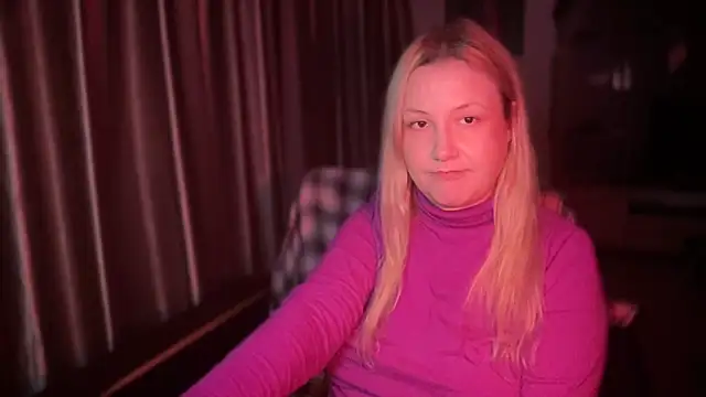 Snapshot of BikiHellena chatting on November 26, 7:04 pm BikiHellena online show from November 26, 7:04 pm