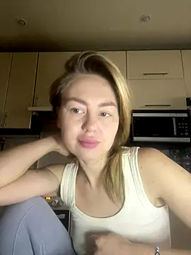 MartaLuna  online show from December 3, 7:27 am