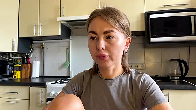 Snapshot of MartaLuna_ chatting on June 26, 8:30 am MartaLuna online show from June 26, 8:30 am