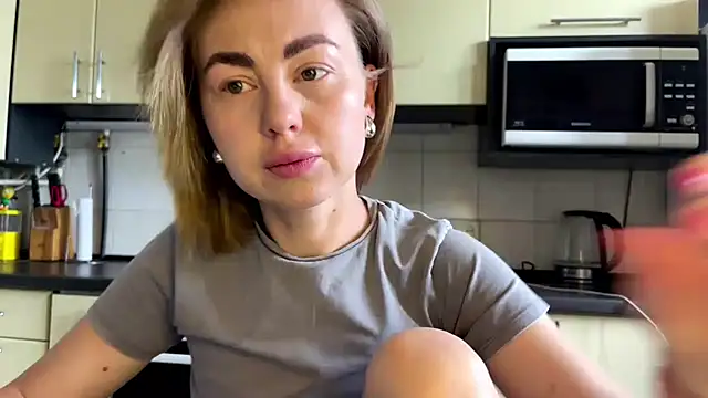 Snapshot of MartaLuna_ chatting on July 3, 9:16 am MartaLuna online show from July 3, 9:16 am