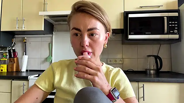 Snapshot of MartaLuna_ chatting on July 7, 7:45 am MartaLuna online show from July 7, 7:45 am