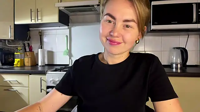 Snapshot of MartaLuna_ chatting on July 9, 6:34 pm MartaLuna online show from July 9, 6:34 pm