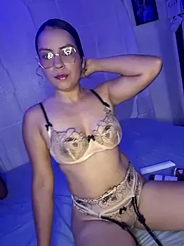 Snapshot of Chloe_y_Dante chatting on October 9, 4:10 am Chloe y Dante online show from October 9, 4:10 am