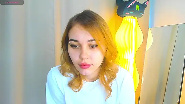JuliannaBrice online show from October 3, 6:54 am