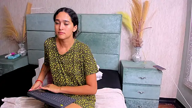 NatashaLimaa online show from November 2, 2:25 am