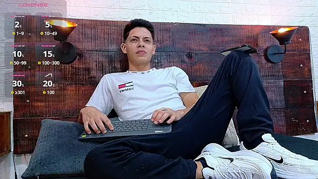 JhosuaVega online show from November 12, 9:47 pm