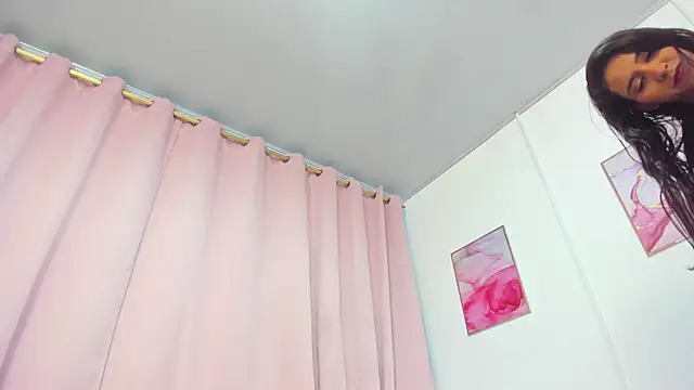 miajhonsonx online show from June 4, 2:12 pm