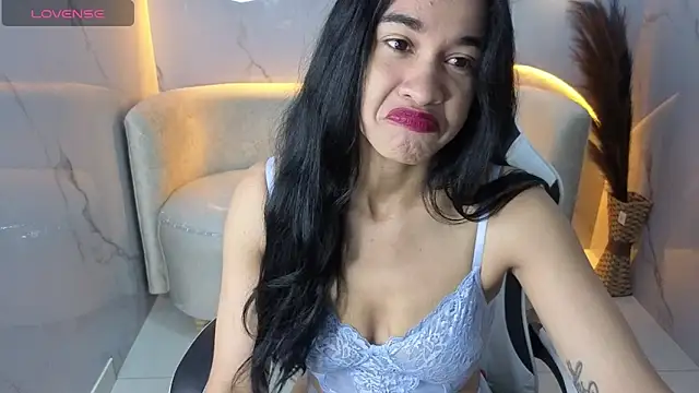 Snapshot of Maia_Tx chatting on November 11, 1:00 pm Maia Tx online show from November 11, 1:00 pm