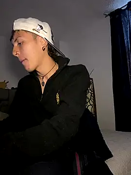 Snapshot of NaytonFreeman chatting on October 6, 10:29 pm NaytonFreeman online show from October 6, 10:29 pm