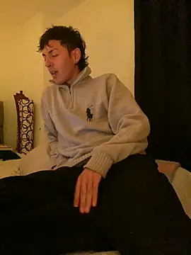 Snapshot of NaytonFreeman chatting on October 23, 11:35 pm NaytonFreeman online show from October 23, 11:35 pm