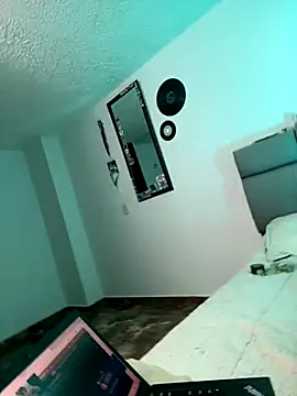 Snapshot of NaytonFreeman chatting on October 24, 11:45 pm NaytonFreeman online show from October 24, 11:45 pm