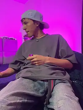 Snapshot of NaytonFreeman chatting on November 6, 11:33 am NaytonFreeman online show from November 6, 11:33 am