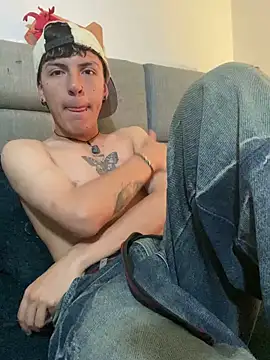 NaytonFreeman online show from December 20, 11:39 am