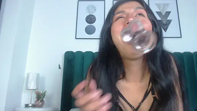 Snapshot of Keila_Fg chatting on November 8, 1:00 pm Keila Fg online show from November 8, 1:00 pm