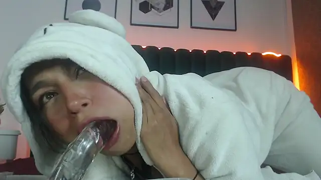 Snapshot of Keila_Fg chatting on November 12, 8:19 pm Keila Fg online show from November 12, 8:19 pm