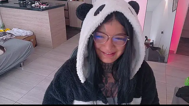 Snapshot of Unatatuada chatting on October 9, 5:11 pm Unatatuada online show from October 9, 5:11 pm