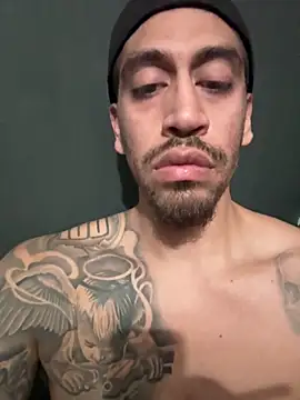 Snapshot of busnfatnutsLildee chatting on October 26, 8:09 am busnfatnutsLildee online show from October 26, 8:09 am