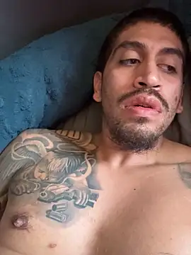 Snapshot of busnfatnutsLildee chatting on November 7, 7:58 pm busnfatnutsLildee online show from November 7, 7:58 pm