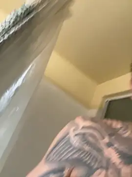 Snapshot of busnfatnutsLildee chatting on November 8, 8:14 am busnfatnutsLildee online show from November 8, 8:14 am