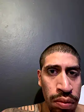 Snapshot of busnfatnutsLildee chatting on December 4, 1:04 am busnfatnutsLildee online show from December 4, 1:04 am