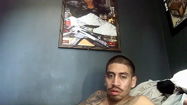 Snapshot of busnfatnutsLildee chatting on December 15, 10:58 pm busnfatnutsLildee online show from December 15, 10:58 pm