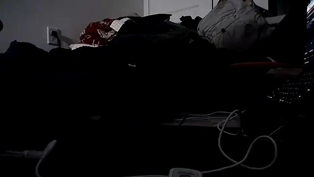 Snapshot of jasoncali305 chatting on October 21, 8:15 am jasoncali305 online show from October 21, 8:15 am