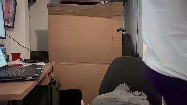 Snapshot of jasoncali305 chatting on October 28, 1:58 pm jasoncali305 online show from October 28, 1:58 pm