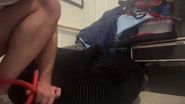 Snapshot of jasoncali305 chatting on October 31, 3:35 pm jasoncali305 online show from October 31, 3:35 pm