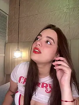 hannahst  online show from April 14, 8:15 pm