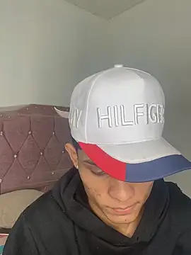 Snapshot of EL_VENEZOLANO_22CM chatting on May 22, 4:41 am EL VENEZOLANO 22CM online show from May 22, 4:41 am