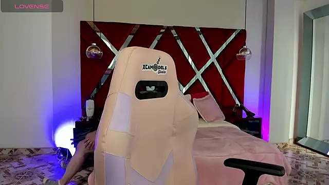 Snapshot of alexiaystive3 chatting on October 15, 3:56 pm alexiaystive3 online show from October 15, 3:56 pm