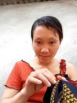 Snapshot of bonnie-00 chatting on October 13, 3:17 am bonnie-00 online show from October 13, 3:17 am